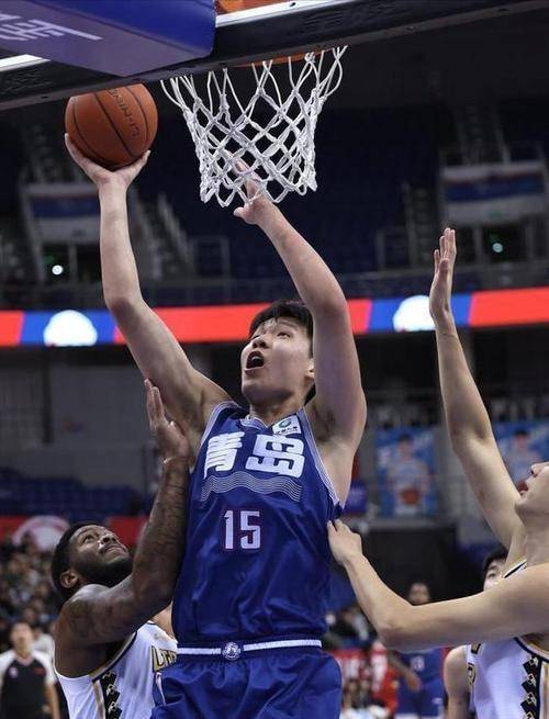 关于在一次关键比赛里,他用连续的抢断和抢篮板,带领球队取得“逆转”胜利!的信息 关于在一次关键比赛里,他用连续的抢断和抢篮板,带领球队取得“逆转”胜利!的信息